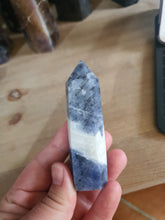 Load image into Gallery viewer, Sodalite Point