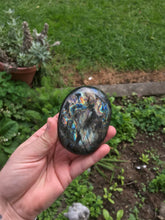 Load image into Gallery viewer, Labradorite Palmstone