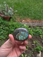 Load image into Gallery viewer, Labradorite Palmstone