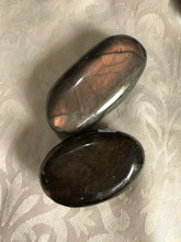 Load image into Gallery viewer, Labradorite Palmstone