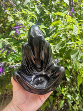 Load image into Gallery viewer, Black Cloak Bowl Statue