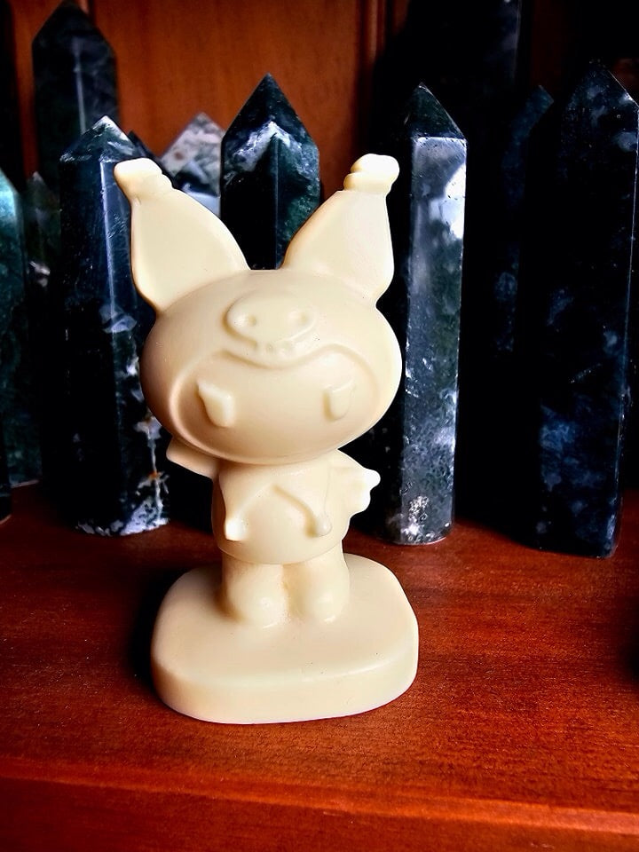 Ivory Nut Kuromi Carving