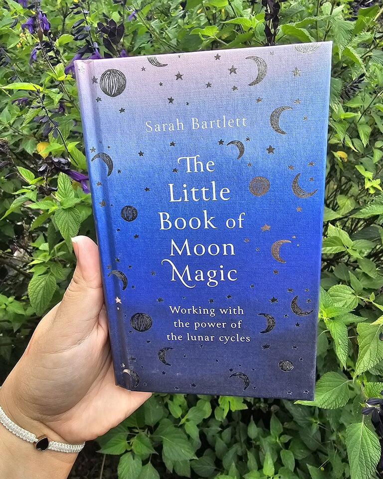 The Little Book of Moon Magic - Sarah Bartlett