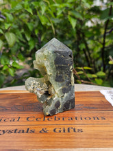 Load image into Gallery viewer, Raw Prehnite Point