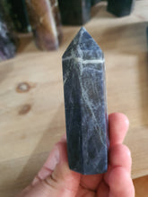 Load image into Gallery viewer, Sodalite Point